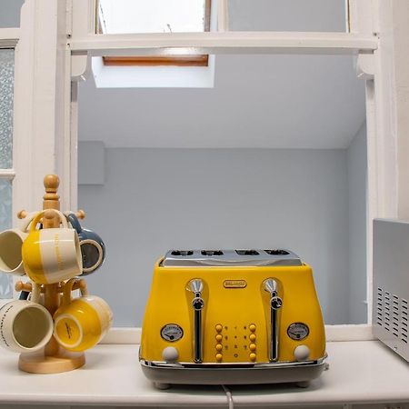 The Yellow Door By Shortstays Dublin Exterior photo