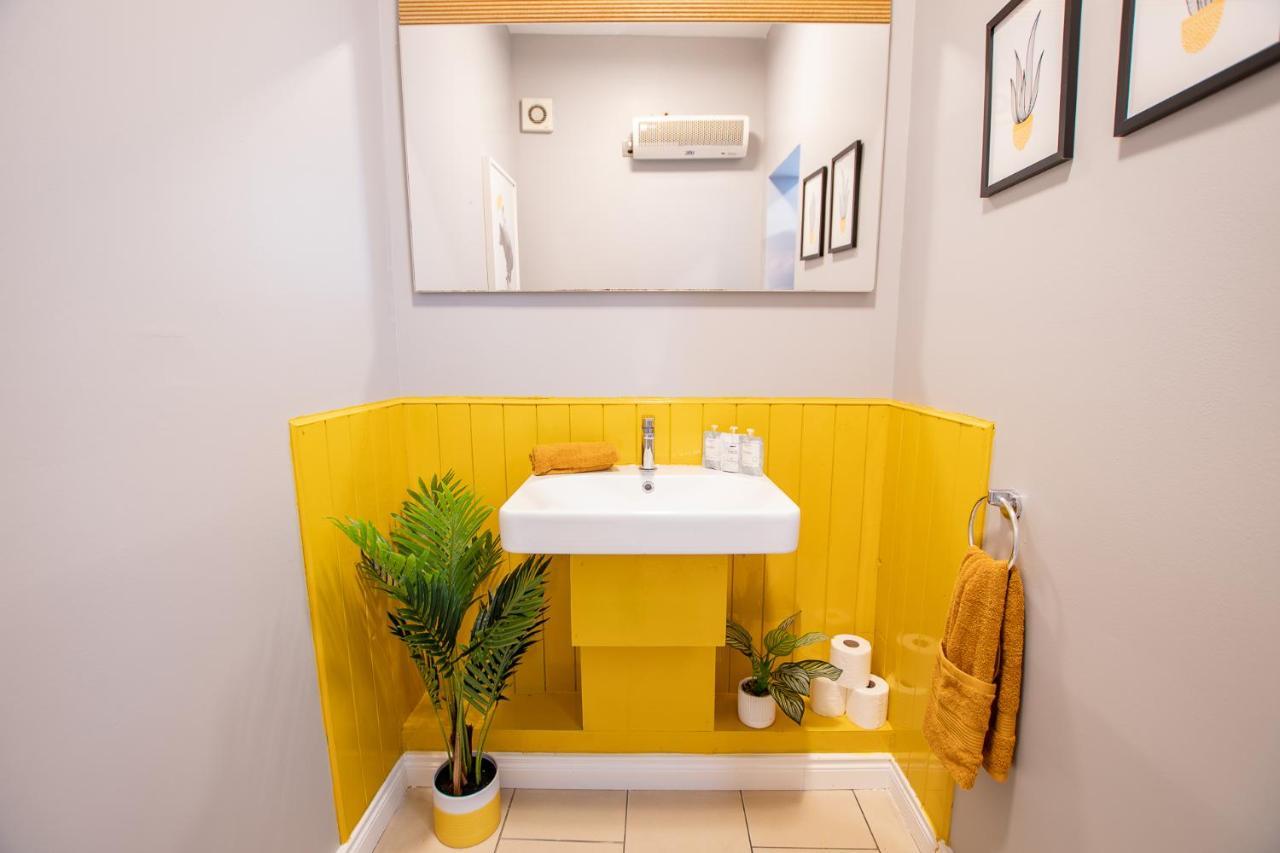 The Yellow Door By Shortstays Dublin Exterior photo